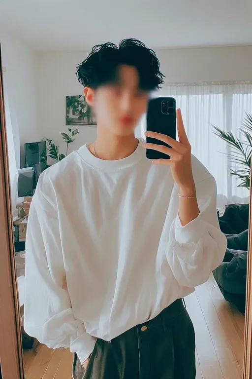 깔끔한 복장의 전문 관리사가 안내를 도와드리는 여성전용마사지 샵 내부.