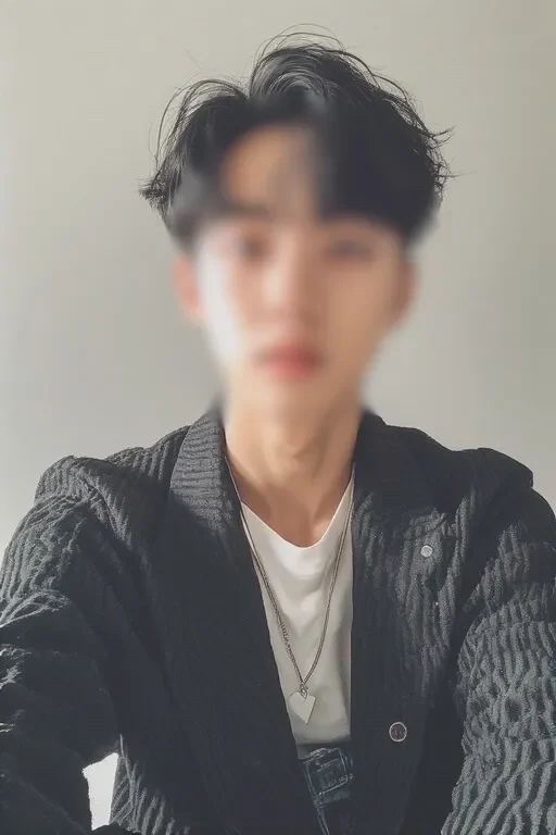 트렌디한 젖은 머리 스타일로 세련된 인상을 주는 전문 토닥이 매니저.